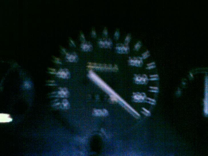 Toyota Starlet (SOLGT) - Den kan sgu godt den lille bil! Speedometeret viser kun op til 180, men den er da et godt styk forbi ;-) billede 7