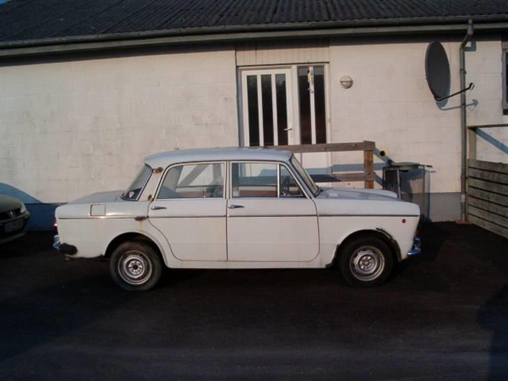 Fiat 1100  - Her er den .Sjældne Fiat 1100R år 1968 .Komplet men træt. billede 1