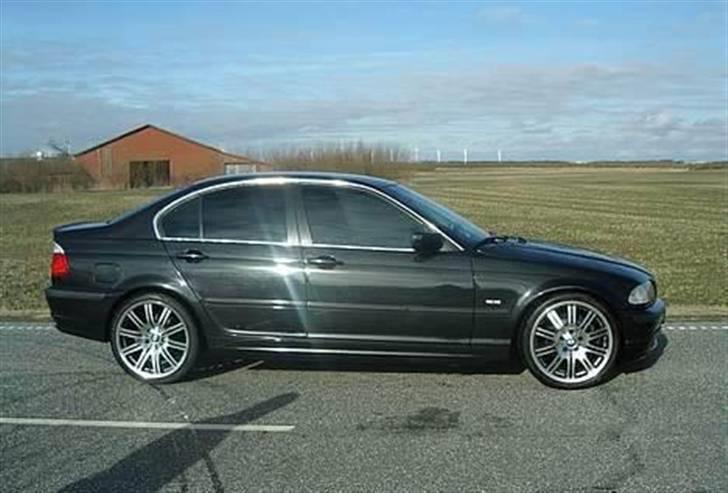 BMW e46 ~ 320i Sedan (ShadowLine) - M3 evoloution: For 8,5x19" Bag 10,5x19  billede 8