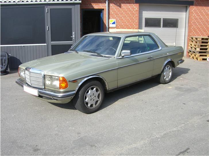 Mercedes Benz 230 CE   WDB123.243 - Da jeg kiggede på den første gang. billede 1