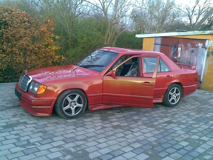 Mercedes Benz 124 *SOLGT* billede 1