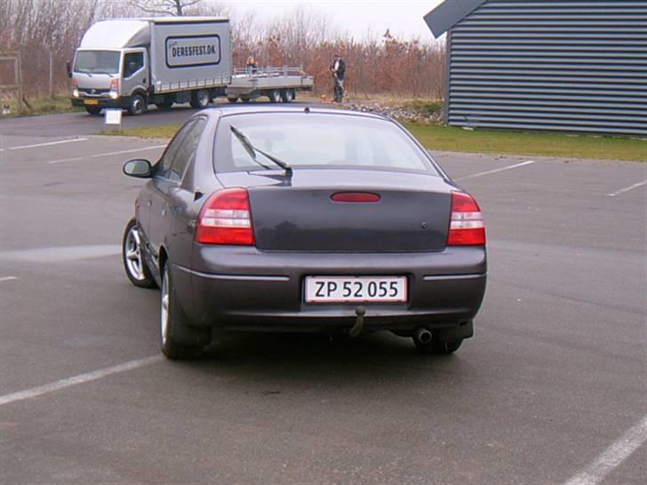 Kia Sephia (total skadet) billede 2