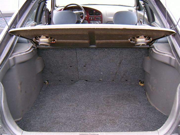 Kia Sephia (total skadet) billede 7