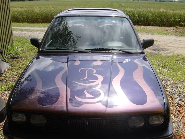 BMW E30 320 i - old flames lavet i kamelon faver billede 2