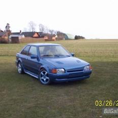 Ford Escort totalskadet