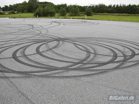 Toyota celica supra mk2 - tja det blev til ca.50 dougtnut og et par 8 taller he he.. billede 10