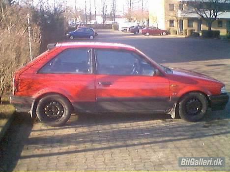 Mazda 323  -=*Solgt*=- billede 2