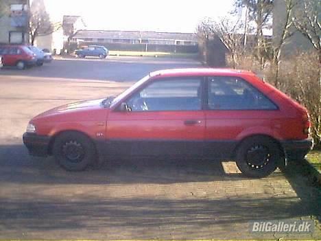 Mazda 323  -=*Solgt*=- billede 3