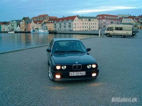 BMW E30 324D (solgt) billede 1