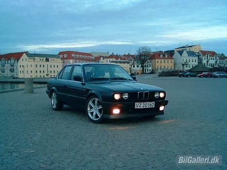 BMW E30 324D (solgt) - motor varmer=) der ikke virker,,=() billede 2