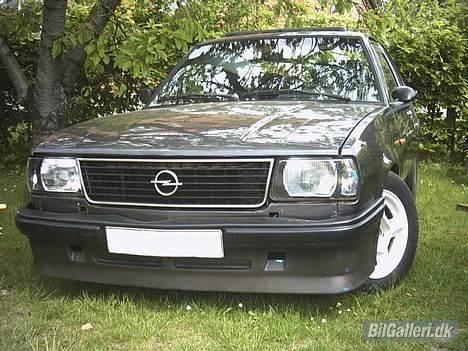 Opel Ascona B 2.0 S - det er en Irmscher kofanger den er tilsalg billede 9