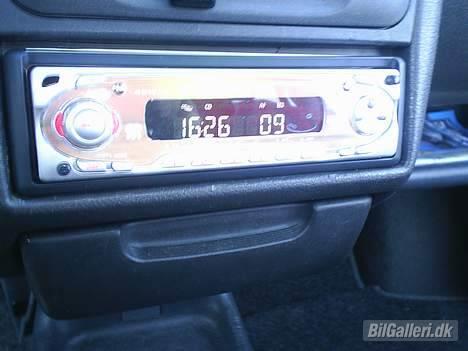 Opel Corsa B 1,4 - skrottet - jeg lader billede være men anlægget sidder ikke i mere efter indbrud i bilen... billede 8