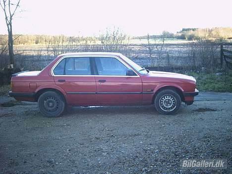 BMW E30 2.0i  - som den så ud i foråret 05 da jeg fik den billede 3