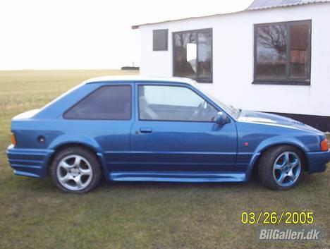 Ford Escort totalskadet - ja den er da dejlig billede 1