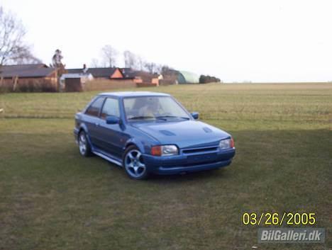 Ford Escort totalskadet billede 2