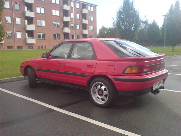 Mazda 323f 1.6 GLX billede 2