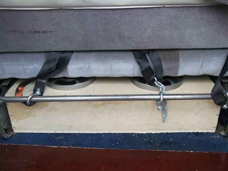 GMC Vandura - Subwoofer under sovesofaen billede 9