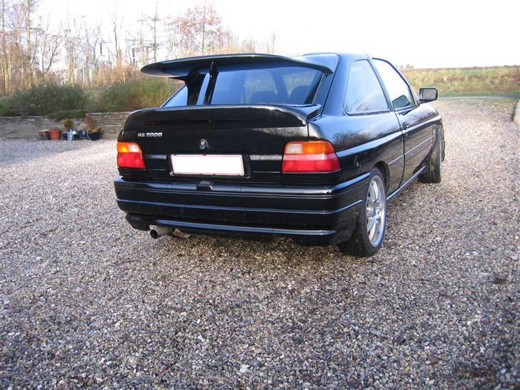 Ford Escort RS2000 - SKROTTET billede 3