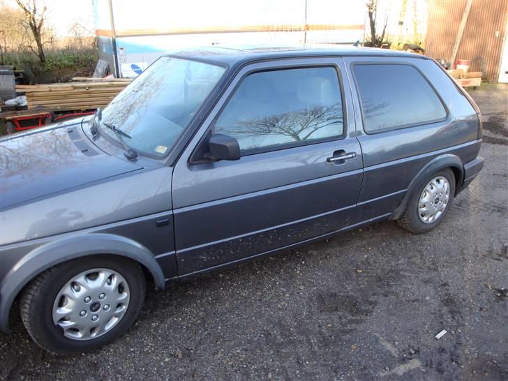VW Golf 1,6 TD Solgt - Og så lige fra siden af, hvor man virkelig kan se de tonede vinduer:D billede 10