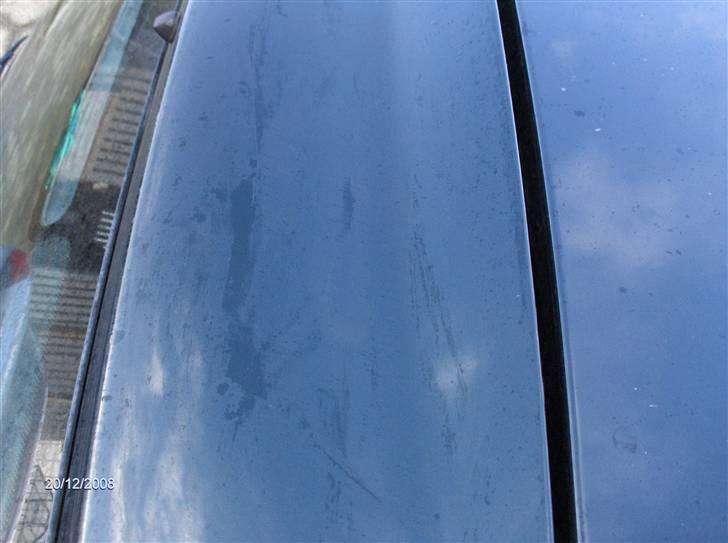 Ford Mondeo 1,8td Solgt  - En mindre bule den fik i dag, vinden tog fat i bagklappen og den lagde sig hen over taget billede 7