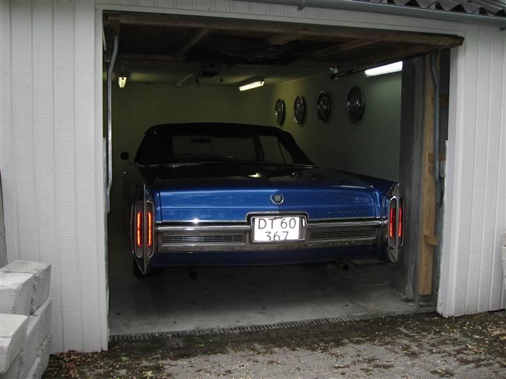 Amerikaner Cadillac Eldorado conv. - Det er ikke alle steder bilen kan være.. selv garagen måtte udvides i længden billede 18