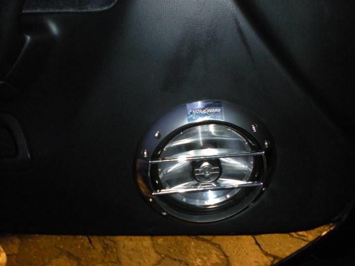 Nissan Skyline R33 GTS-t  (SOLGT) - ALT anlæg i bilen er Rockford Fosgate, på nær headunit selvfølgelig. billede 9