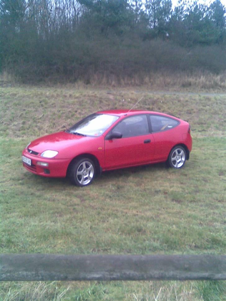 Mazda 323c 1,5 16v * TILSALG* billede 1
