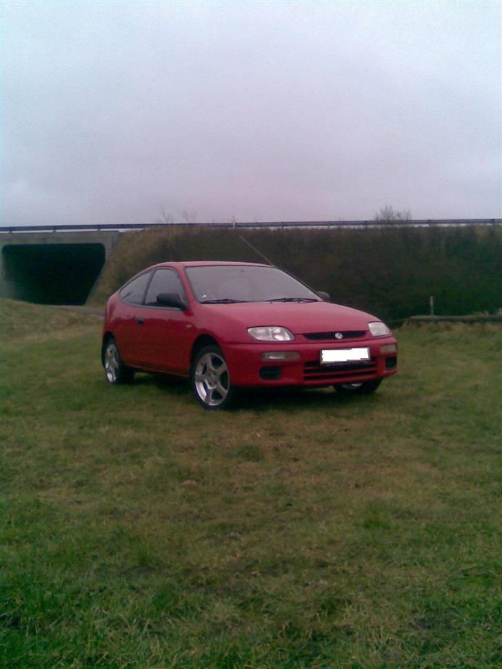 Mazda 323c 1,5 16v * TILSALG* billede 4