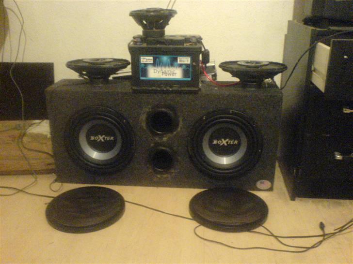 VW Golf 2 skrottet  - mit anlæg jeg skal ha ned i golfen :P billede 4