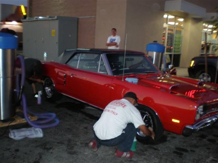 Dodge coronet r/t cab - ørkenstøvet skulle lige vaskes af inden cruising på the strip i vegas så mexicanerne sprang på med krum hals billede 11