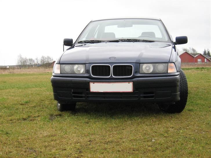 BMW 318i billede 2