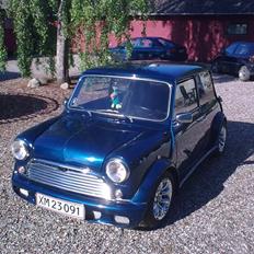 Mini Morris mascot cooper S