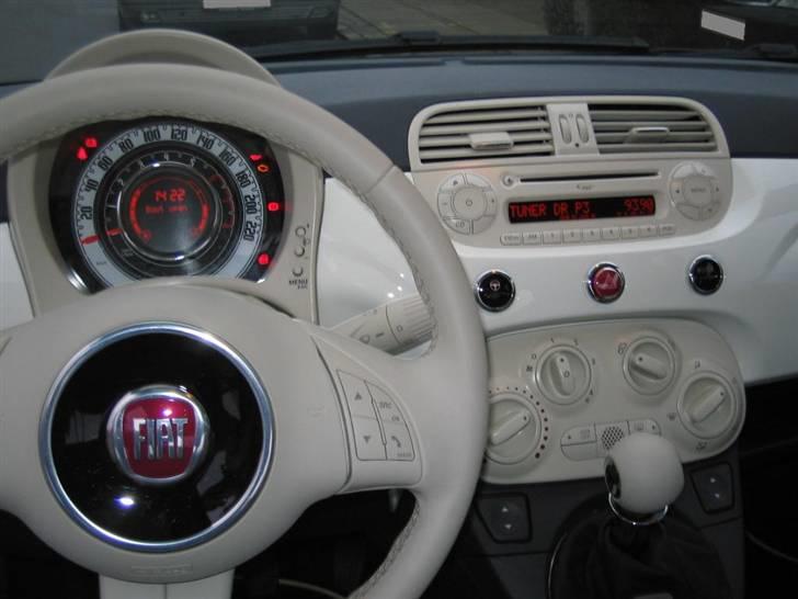 Fiat 500 1,2 Lounge - Hvidt multifunktionslæderrat og multifunktionsdisplay samt aircondition billede 7