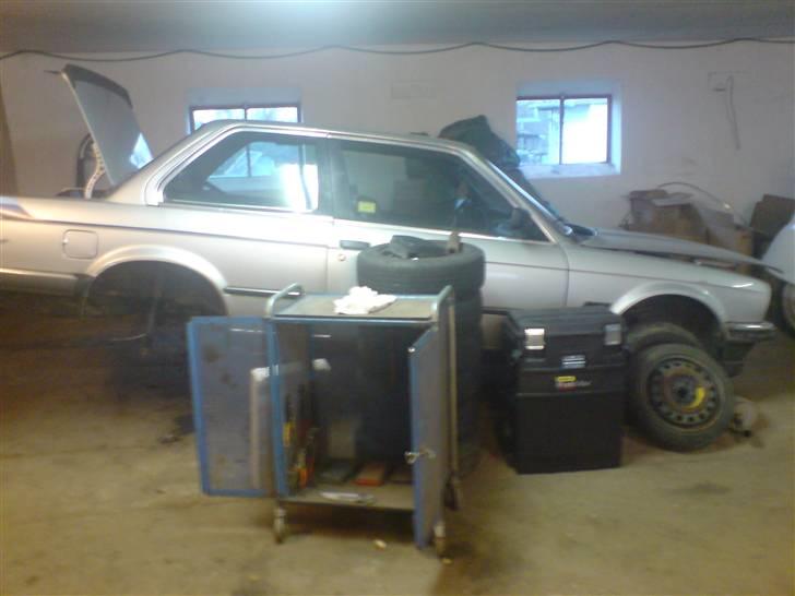 BMW E30 316i #Stjålet!# - ved at skifte bagbro billede 14