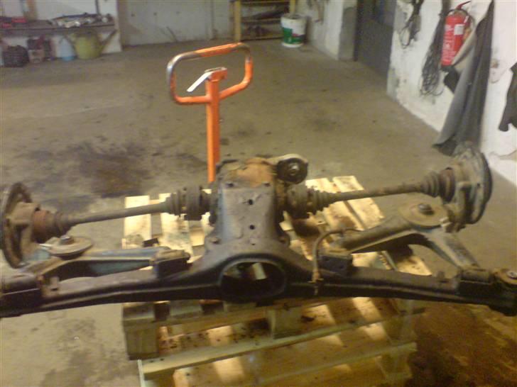 BMW E30 316i #Stjålet!# - den nye bagbro og svingarme, samt helt nye bagbro´sbøsninger billede 15