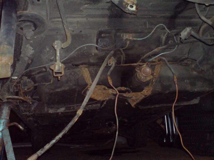 BMW E30 316i #Stjålet!# - lige et billed hvor bagbroen skal op.. billede 16