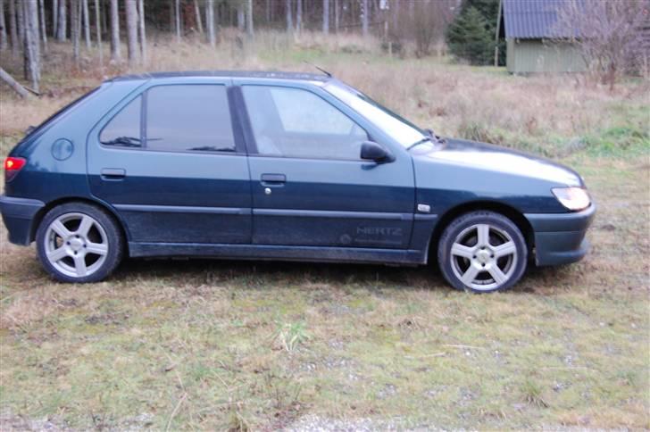 Peugeot 306 TD - Mangler virkelig sænkning og større fælge, samt tonede ruder igen. billede 3