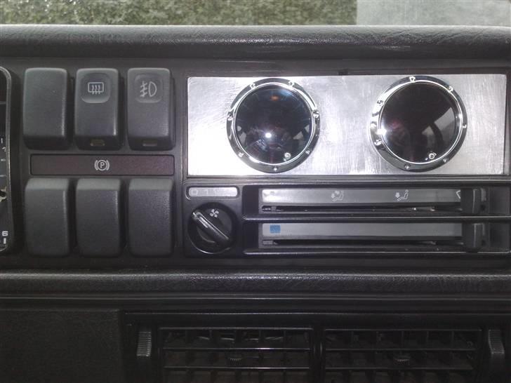 VW Golf 2 1,3 CL [Tidl. bil] - Til Højre er omdrejningstæller og til Venstre er olietryksmåler men den er ikke færdig billede 6