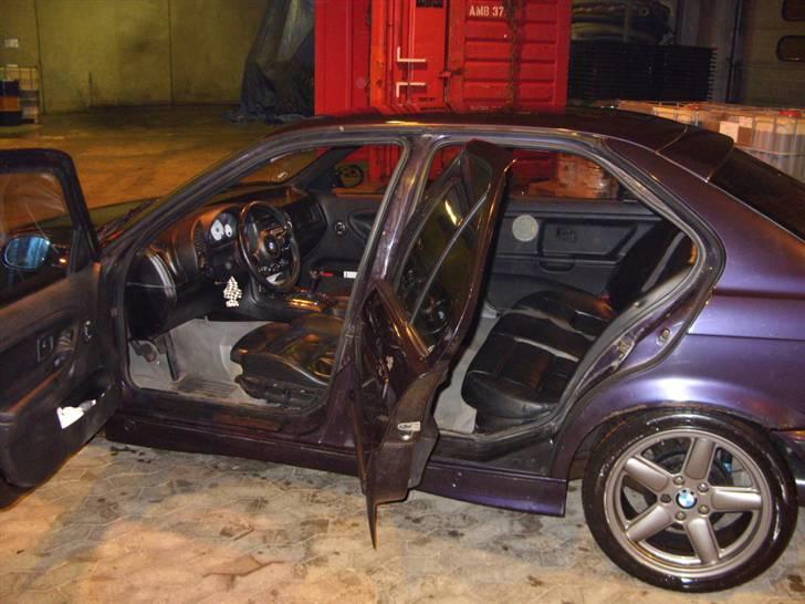 BMW E36 318 - Mangler stadig at blive gjordt rent billede 10