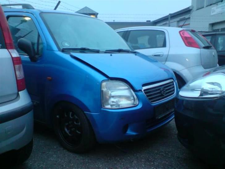 Suzuki Wagon R+ Aut. -=DØD=- - tårnet er banket op så hjelmen ikke kan lukke og kofanger skadet billede 15