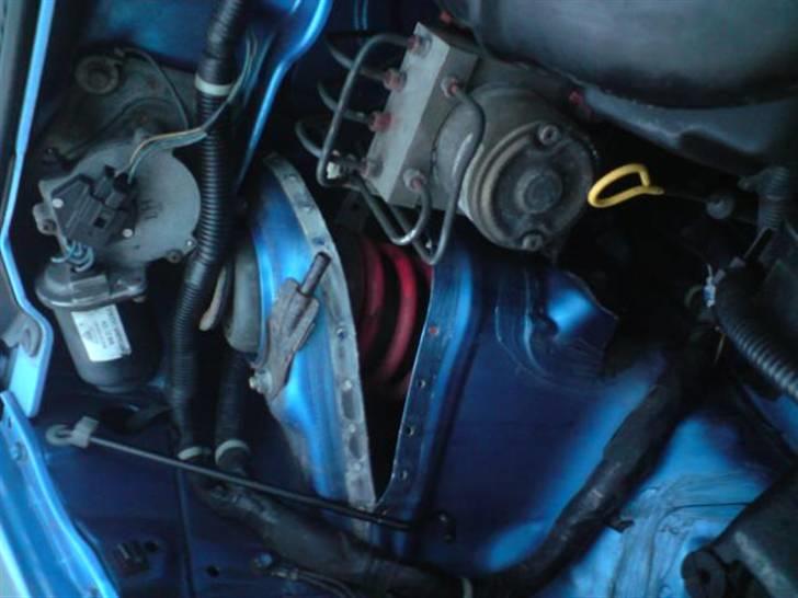 Suzuki Wagon R+ Aut. -=DØD=- - tårnet er trukket fra hinanden som om det ikke havde været svejset billede 16