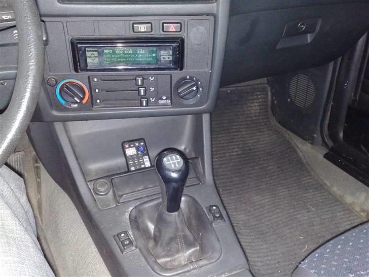 BMW E30 316i SOLGT billede 8