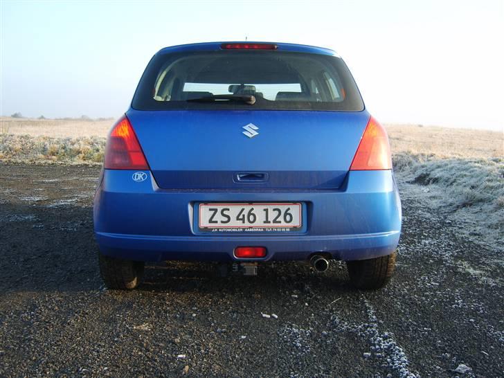 Suzuki Swift 1,3 - Her kan man lige se rørhalen:-) billede 8