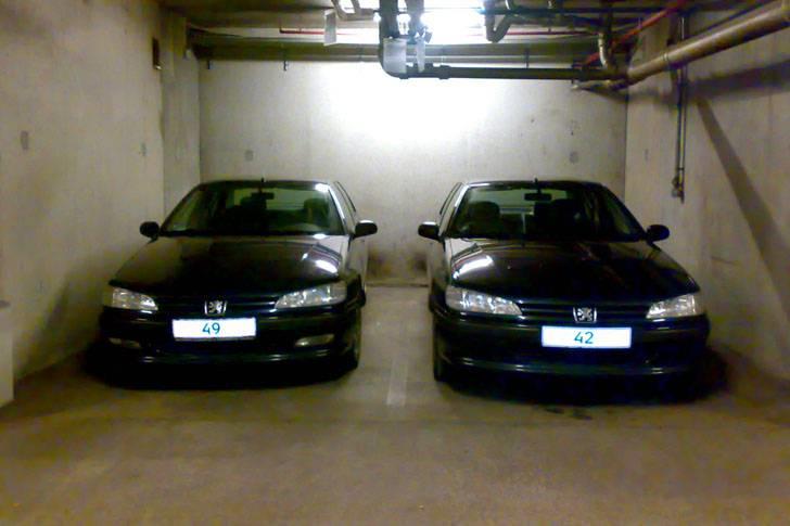 Peugeot  406 - Hviler fint i overvåget p-kælder sammen med sin tvilling. billede 15