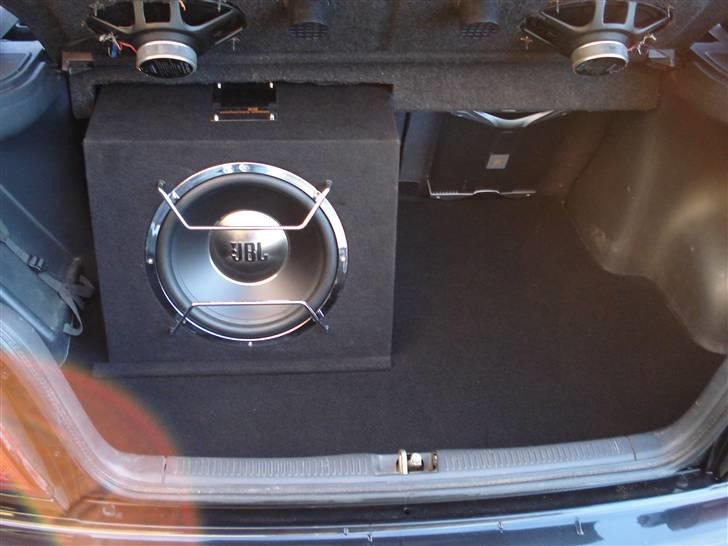 Toyota Corolla GSI -SOLGT - anlæg. forstærkeren sidder fast på bagsædet. billede 16