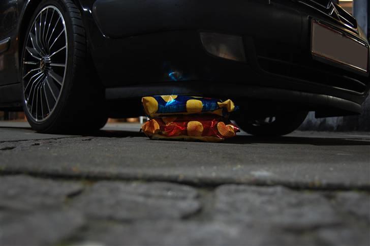 Citroën Xsara 2.0 VTS - Alle blærer sig med deres frihøjde med mobiltelefoner, mønter, stegepander og alt muligt andet.. Min frihøjde er 2 poser chips :-) billede 8