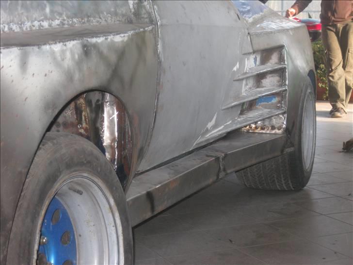 Opel manta - pladearbejde i fuld gang billede 4