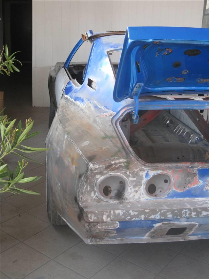 Opel manta - pladearbejde i fuld gang billede 5