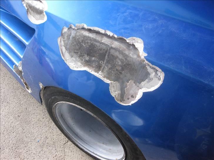 Opel manta - der er alt i al blevet fjernet godt 150 kilo spartel..alene på bagskærmene lå der 20 cm  billede 6