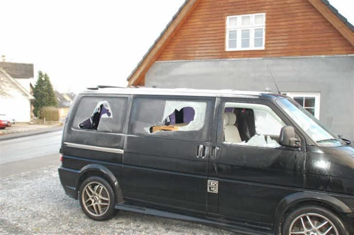 VW transporter Solgt  - Mon det er en advarsel. For at viden i retten Groft hærværk  ..http://www.nordjyske.dk/Mariagerfjord/forside.aspx?ctrl=10&data=15%2C3038282%2C5%2C3 billede 7